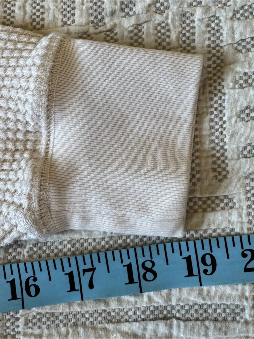 Uniqlo -  Cream Waffle Knit Long Sleeve Top - Women’s XS - Cozy Minimal Basic - Picture 9 of 11